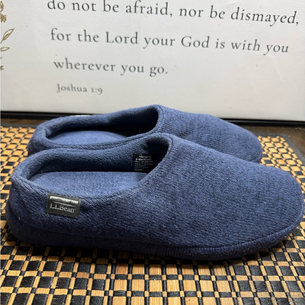 L.L. Bean Blue Women's Slippers SZ 9- Box 15 - Picture 2 of 5
